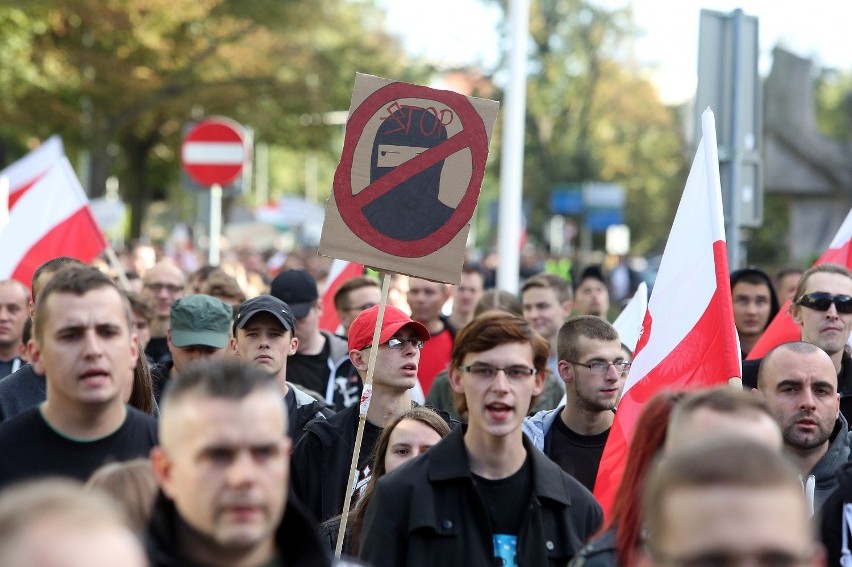 "Szczecin wolny od islamu". Protest przeciw imigrantom [wideo]