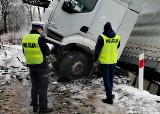 Zderzenie ciężarówki z audi, kierowca tira jechał za szybko (nowe zdjęcia, szczegóły)