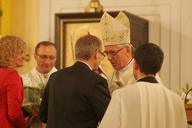 Arcybiskup Wiktor Skworc świętuje jubileusze w Bielszowicach