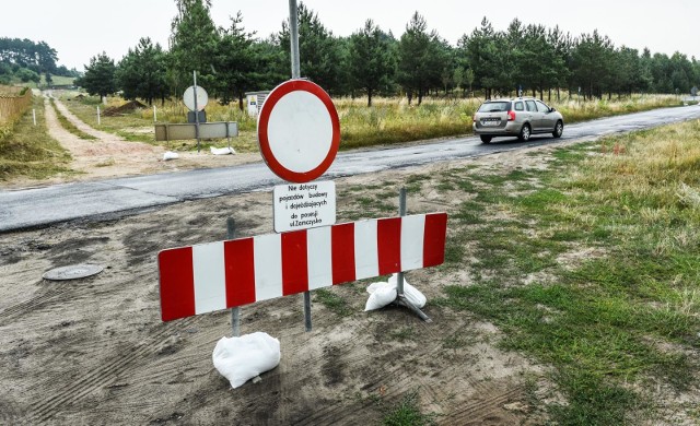 11 lipca miał rozpocząć się remont ul. Zamczysko w Bydgoszczy. Naszemu fotoreporterowi nie udało się zrobić zdjęć z remontu, ponieważ nie zastał żadnej ekipy. Na ulicy ustawione są jedynie znaki, a droga jest przejezdna.