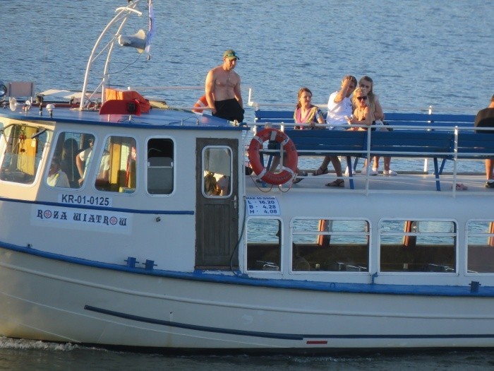 Lato 2020. Turyści tłumnie ściągają nad Jezioro Mucharskie