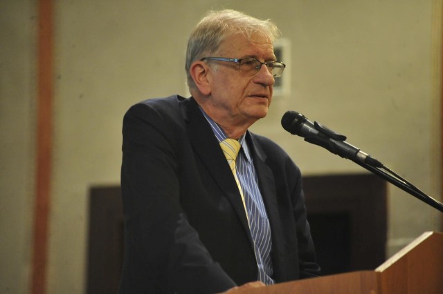 Prof. Wojciech Roszkowski został pozwany o fragment podręcznika do przedmiotu „Historia i Teraźniejszość”.