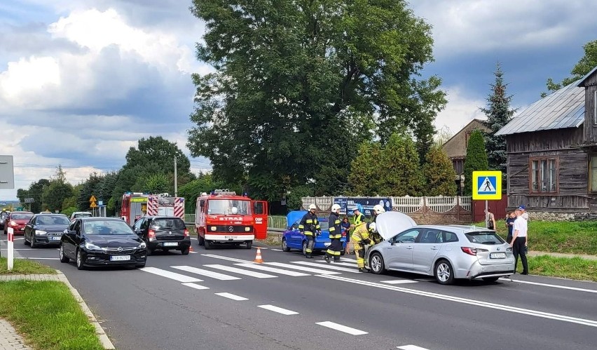 Gmina Iwanowice. Wypadek w Widomej. Na drodze krajowej zderzyły się trzy samochody osobowe