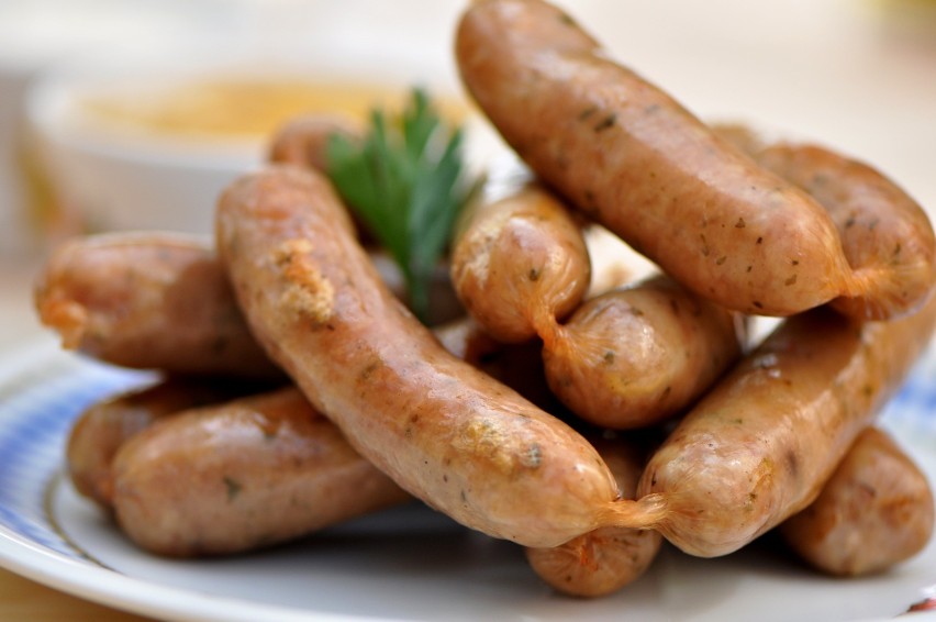 100 g kiełbasy śląskiej: 210 kcal (jedna kiełbasa waży około...