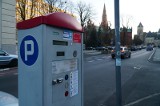 Koronawirus w Poznaniu nie spowoduje zniesienia opłat w strefie parkowania. Trzeba będzie płacić za pozostawienie auta w SPP