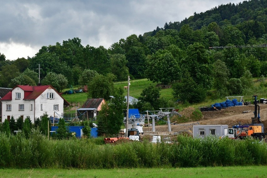 W Wańkowej w Bieszczadach budują nowy wyciąg narciarski. Powstanie tu całoroczne Centrum Turystyki Aktywnej i Sportu "Bieszczad-ski" [FOTO]