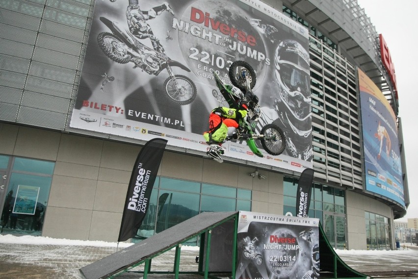 Diverse Night of the Jumps 2014. Dwa tysiące ton ziemi w Ergo Arenie [ZDJĘCIA]