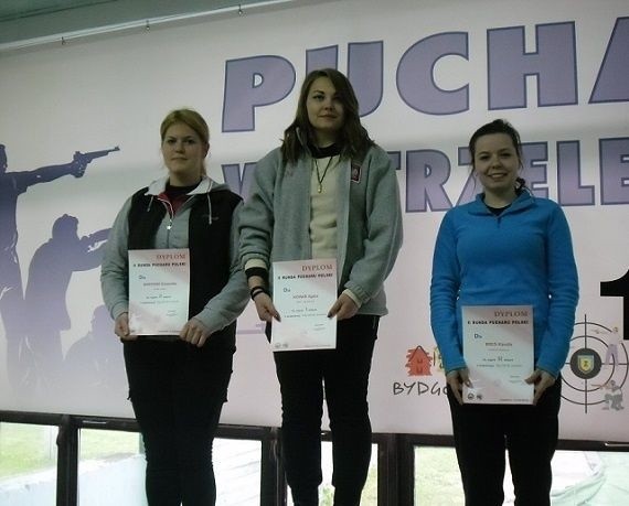 Agata Nowak na najwyższym stopniu podium. Zawodniczka Świtu Starachowice triumfowała w pistolecie sportowym.