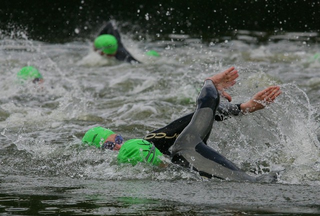 Na sportowców, którzy uprawiają triathlon mówi się "ludzie z żelaza&#8221;. To dlatego, że wybrali jeden z najtrudniejszych sportów na świecie.