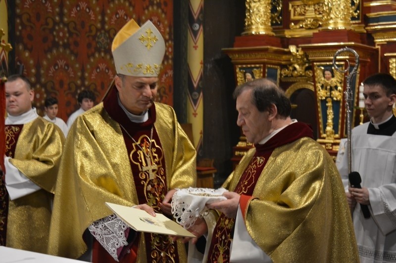 Diecezja sosnowiecka: Biskup złożył wota za odbudowanie dachu katedry