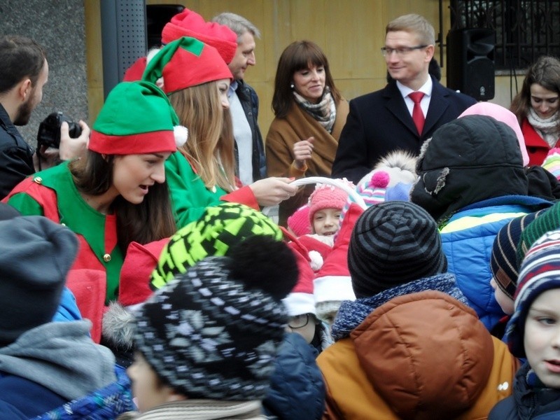 Święty Mikołaj spotkał się z dziećmi z częstochowskich szkół...