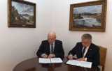 Kolej rozpędza się razem z naukowcami. Politechnika Krakowska i PKP Intercity podpisały porozumienie o współpracy
