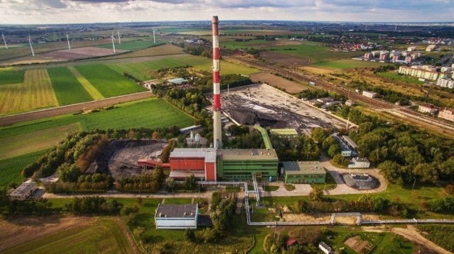 Inowrocławski Zakład Energetyki Cieplnej dostarcza obecnie do kaloryferów wodę o temperaturze nawet i 90 stopni Celsjusza. W przyszłości, po zastosowaniu ekologicznych nowinek woda będzie mieć temperaturę około 40 stopni. I wystarczy to, by utrzymać odpowiednie standardy