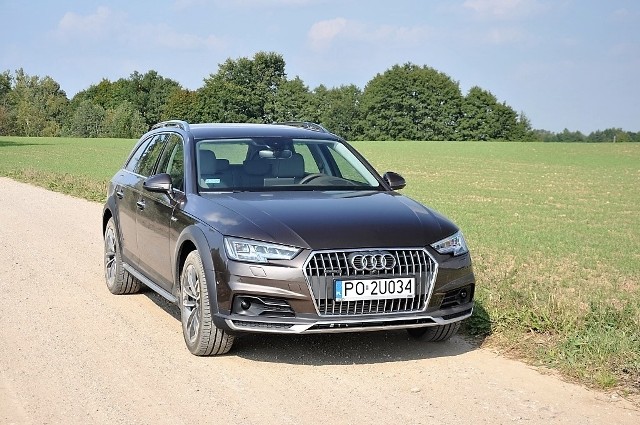 Audi A4 Allroad QuattroWedług przedstawicieli marki ma łączyć wysoki komfort z zaletami off-road. Na mazurskich szutrach sprawdziliśmy, czy nie są to czcze przechwałki, bowiem wiele współczesnych crossoverów boi się zjazdu z utwardzonej nawierzchni.Fot. Marcin Lewandowski