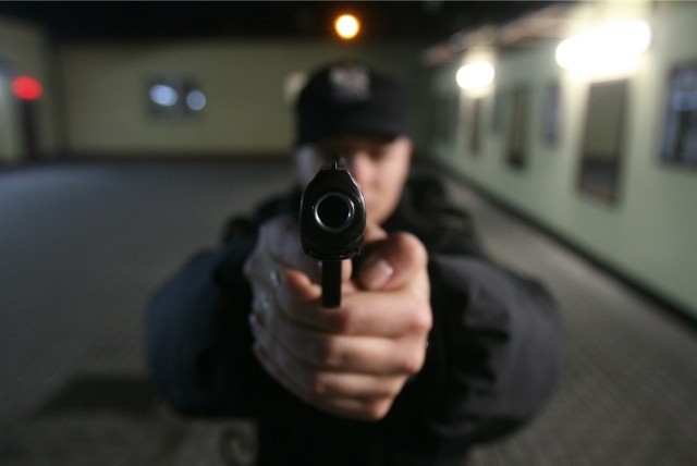 Ponad rok trwało śledztwo w sprawie służbowego pistoletu, który zniknął z komendy policji w Brodnicy. Prokuratura w Grudziądzu chce przedstawić zarzut byłemu naczelnikowi wydziału kryminalnego.