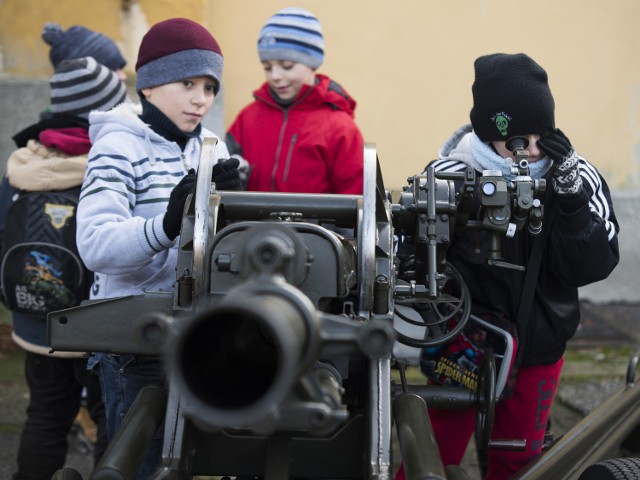 W czwartek 10 listopada mieszkańcy Torunia mogli obejrzeć sprzęt wojskowy w Centrum Szkolenia Artylerii i Uzbrojenia