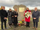 Tragiczna śmierć europosła Filipa Adwenta i członków jego rodziny. Pod Grójcem stanął pomnik upamiętniający wydarzenia sprzed 18 lat