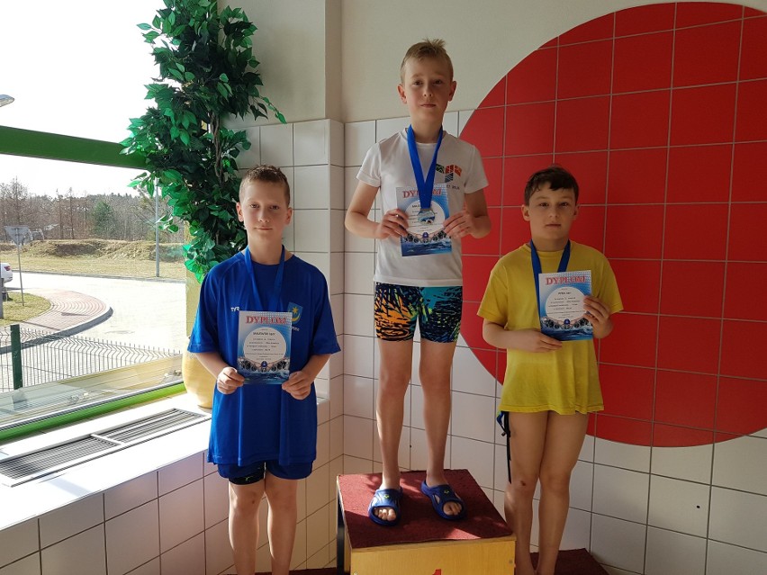 Mistrzostwa Okręgu Podkarpackiego Dzieci, 10-11 lat z udziałem pływaków Uczniowskiego Klubu Sportowego Delfin Tarnobrzeg (ZDJĘCIA)