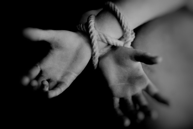 – 9-letnia dziewczynka była zamknięta w wersalce, związana i zakneblowana – mówi nadkom. Marcin Maludy, rzecznik lubuskiej policji