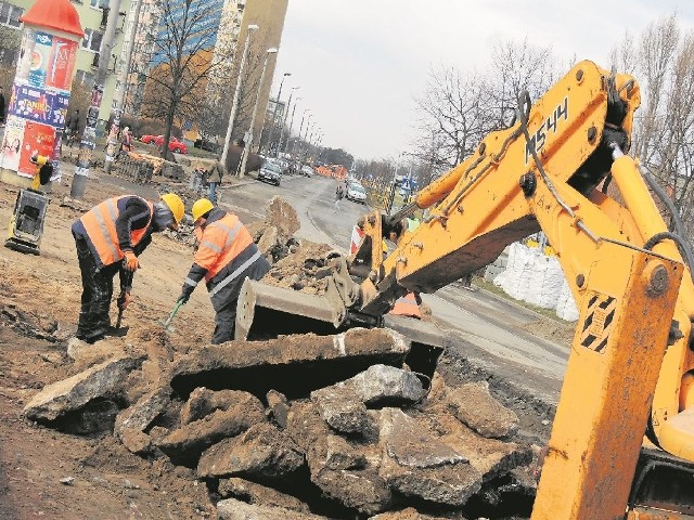 Drogowcy w tej chwili pracują m.in. na ul. Gagarina od Reja do Szosy Okrężnej. Prace potrwają tam do końca maja