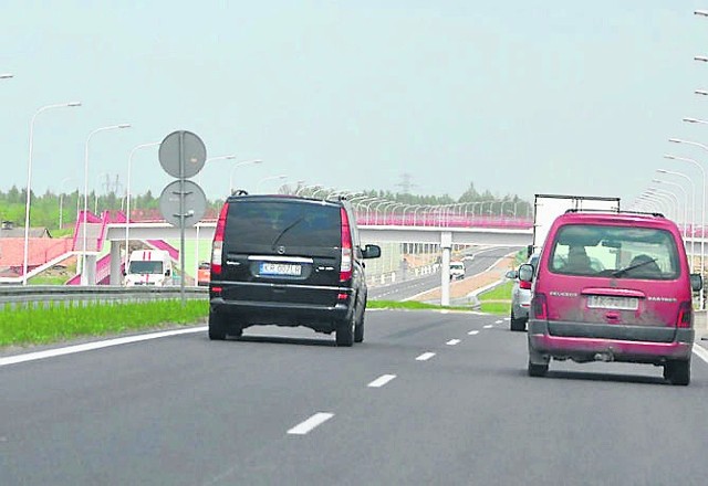 Część trasy S7 (tu odcinek w Baraku koło Szydłowca) już służy kierowcom, ale nadal nieznany jest termin otwarcia całej drogi.