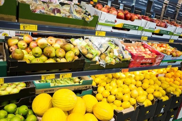 Owoce, niektóre orzechy, skórki owoców cytrusowych - dla nich VAT spada z 8 proc. na 5 proc.