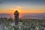 Beskid Sądecki. Wieże widokowe na Gorcu i Koziarzu zachwycają widokami. Można podziwiać m.in. panoramę Tatr