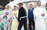 Moda dla księży. Pokaz mody liturgicznej. To zaprojektował ksiądz! [ZDJĘCIA, VIDEO]