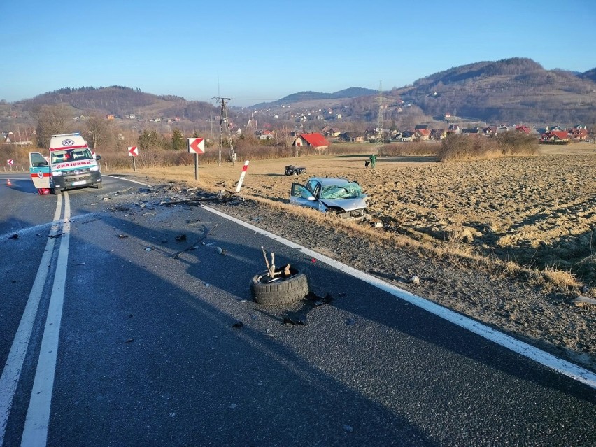Wypadek w Podłopieniu. Na odcinku DK28 w kierunku Mszana Dolna -Nowy Sącz zderzyły się dwa samochody. Droga była zablokowana