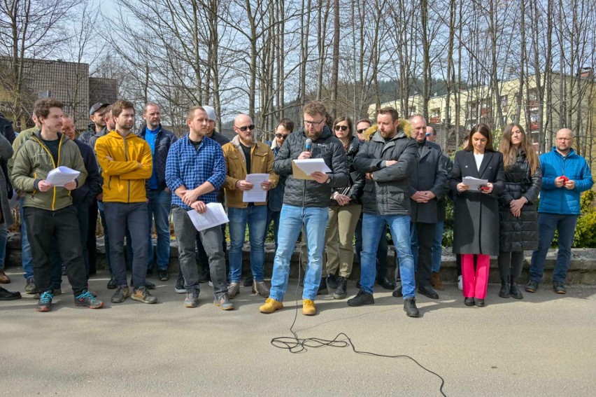 Protest architektów przed starostwem tatrzańskim