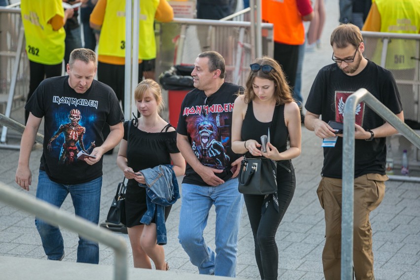 Kraków. Fani przed koncertem Iron Maiden w Tauron Arenie [ZDJĘCIA]