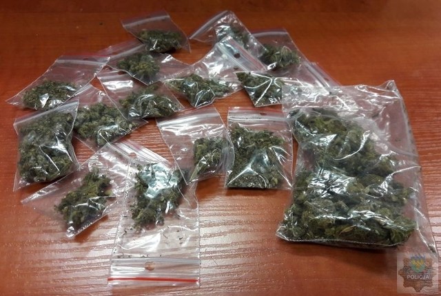 Łącznie przy 26-latku kryminalni zabezpieczyli prawie 30 gramów marihuany.