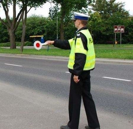 Od rana, policja skontrolowała już ponad 400 osób. Sześciu nietrzeźwych kierowców straciło prawo jazdy. Jak twierdzi Robert Czerwiński rzecznik KMP w Słupsku rekordzista wydmuchał 1,5 promila. 