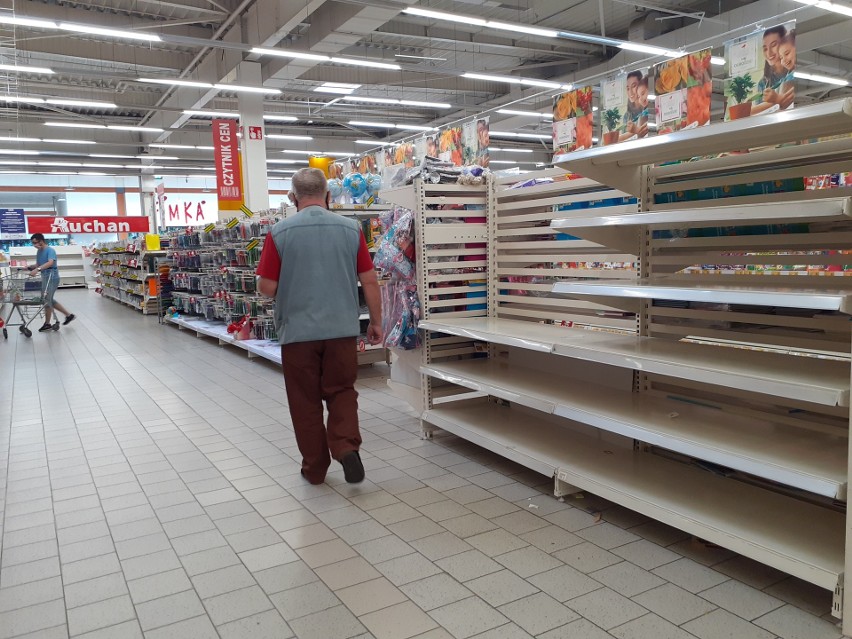 Sklep w Auchan w Mysłowicach przy ul. Katowickiej. Wiele...