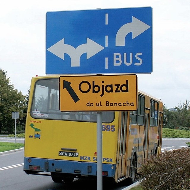 Pierwszy w mieście drogowy pas dla autobusów.