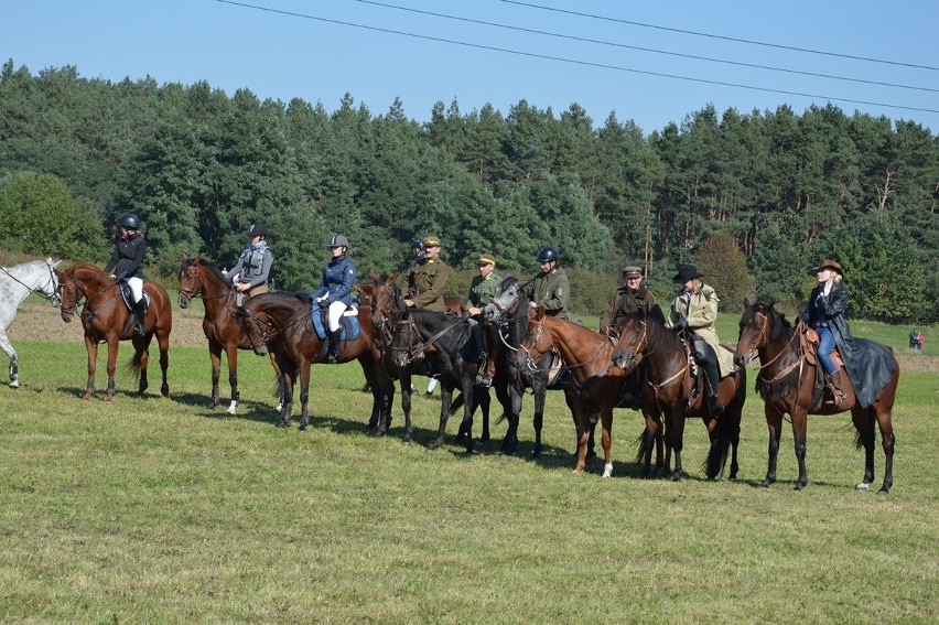 Bieg Świętego Huberta, stragany z dziczyzną to atrakcje Hubertusa Nadsańskiego