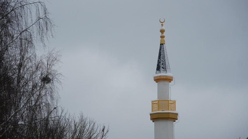 Dom Kultury Muzułmańskiej ma teraz minaret. Meczet w Białymstoku w zimowej scenerii (wideo, zdjęcia)