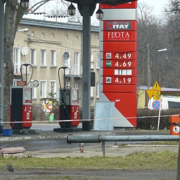 Ceny na stacjach paliw w Staszowie są bardzo wysokie.