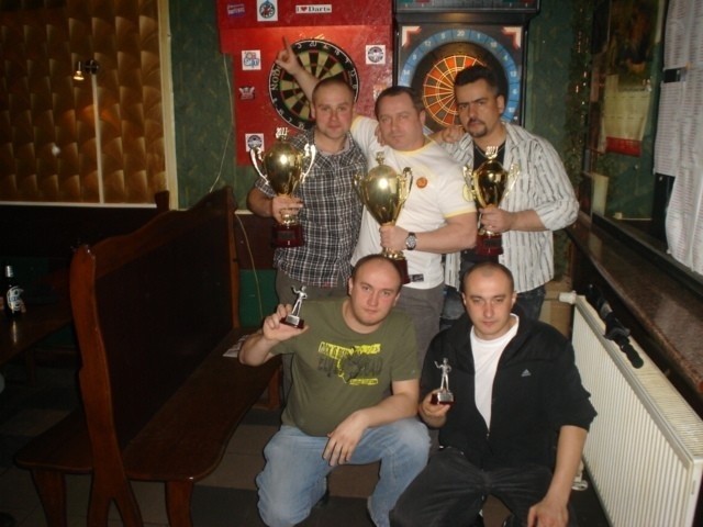 Najlepsza piątka SL RZESZÓW 2010/11 Stoja od lewej: Paweł Schab, Wojciech Baran, Roman Buż, klęczą: Dariusz Furman, Krzysztof Furman.