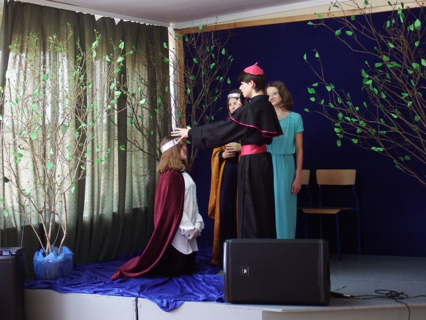 W szkole w Trzciannie upamiętniono rocznicę chrztu Polski