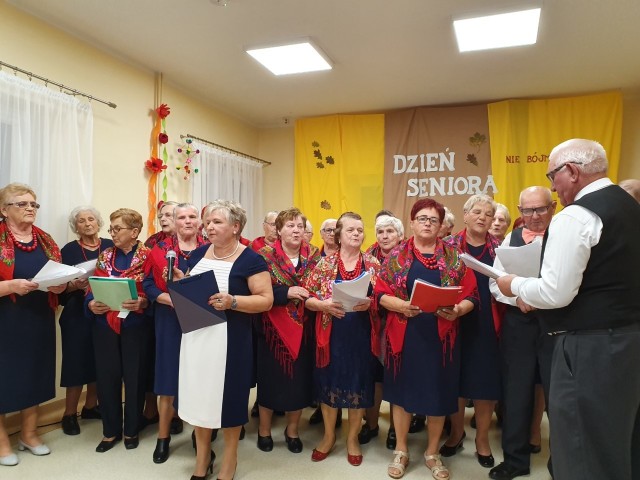 Seniorzy z Odrzywołu świętowali swój dzień.
