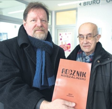 Najnowszy "Rocznik Koszaliński&#8221; przynieśli do naszej redakcji członkowie kolegium redakcyjnego: Jerzy Banasiak i Jerzy Rudzik.