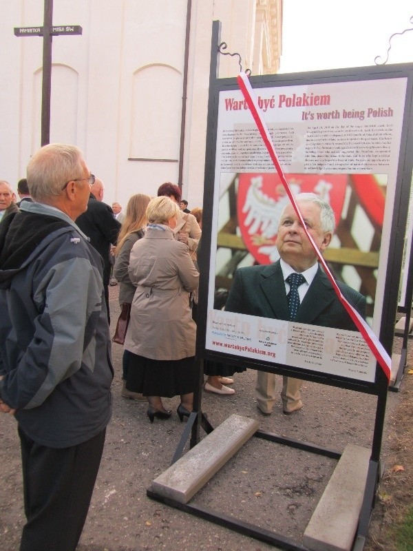 - Zachęcam do chwili zadumy, refleksji. To wystawa głęboka,...