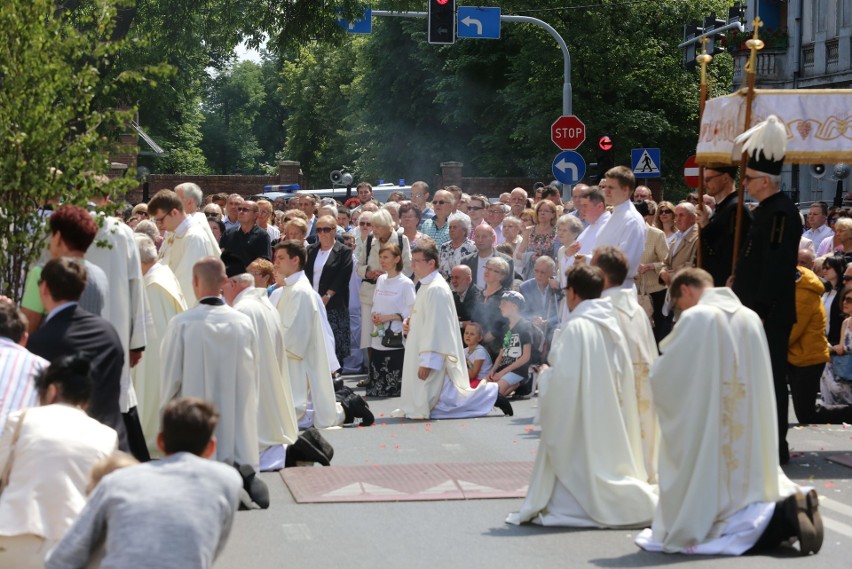 Abp Wiktor Skworc: Boże Ciało to nie widowisko, a zaproszenie dla wszystkich, również uchodźców