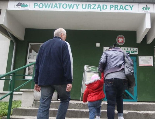 Osoba, która odmówi przyjęcia już pierwszej oferty pracy odpowiadającej jej kwalifikacjom, ma być wykreślana z rejestru na 9 miesięcy.