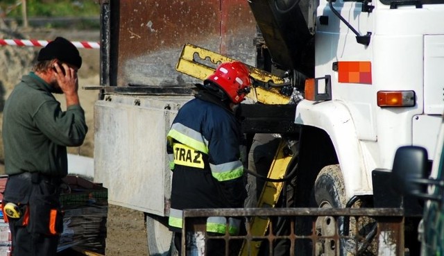 21-latek przygnieciony ramionami dźwigu, zginął na miejscu.