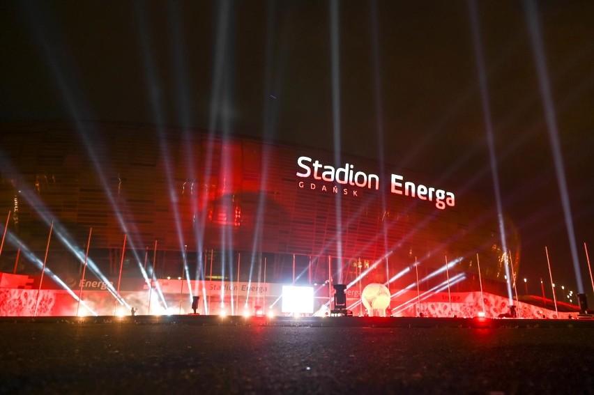 Light The Sky 2020 w Gdańsku. Pokaz laserowy w hołdzie dla medyków [zdjęcia]