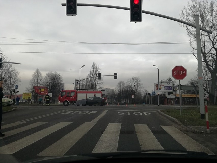 Wypadek w Świętochłowicach. Jedna osoba trafiła do szpitala ZDJĘCIA