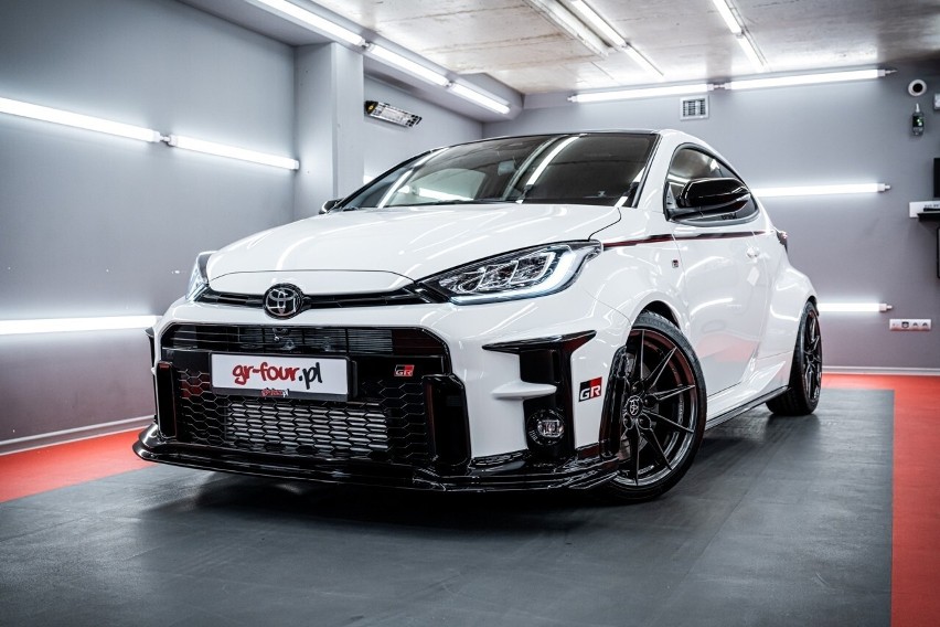 Toyota GR Yaris z częściami od TRD...