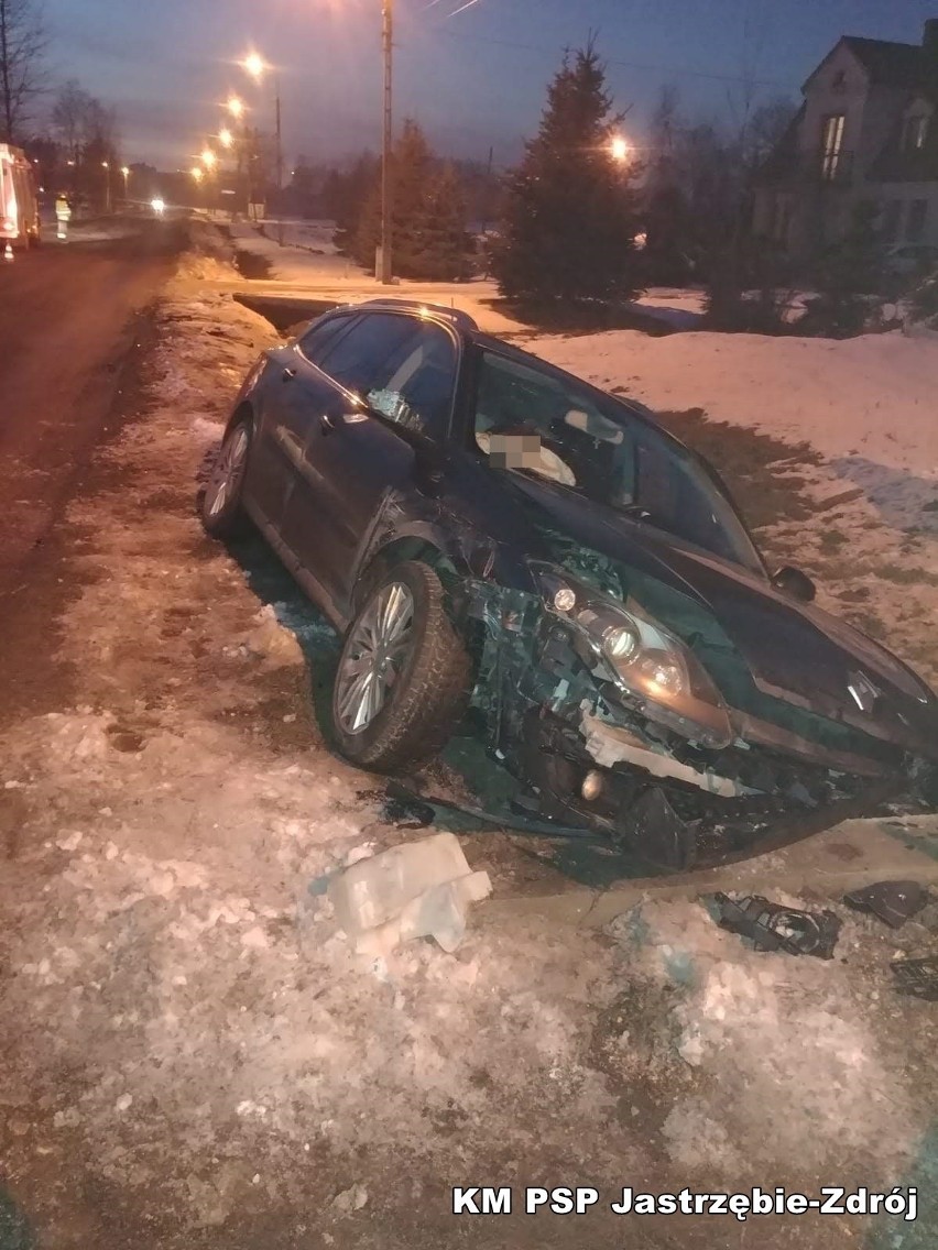 Jastrzębie: na ul. Świerklańskiej zderzyły się dwa samochody ZDJĘCIA